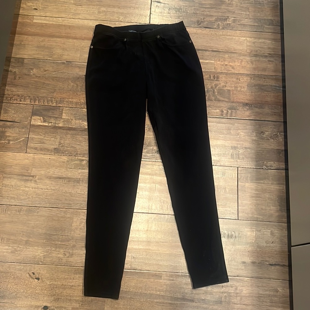 Women’s black jeggings